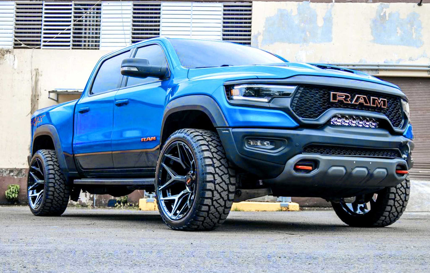4PLAY WHEELS 4P06 – Gloss Black Brushed Face Rims for Trucks & SUVs | Premium Off-Road Wheels for Strength & Style