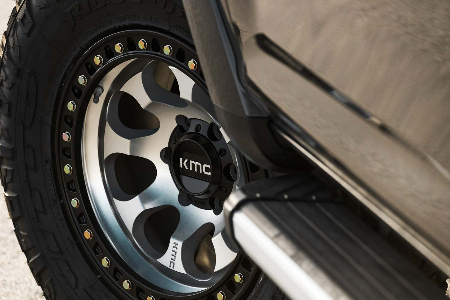 KMC WHEELS - KM550 Riot SBL Machined / Satin Black Lip