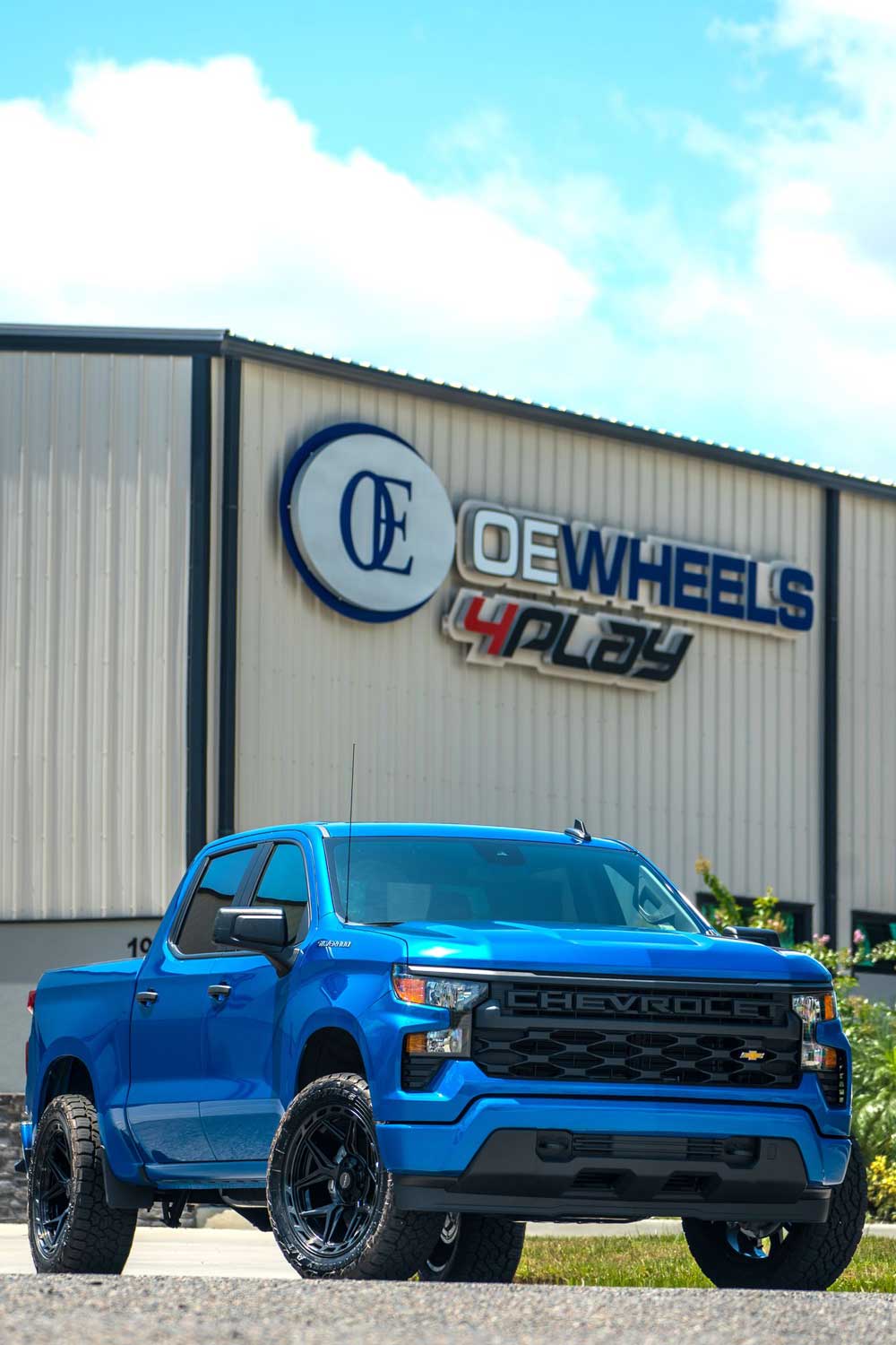 4PLAY WHEELS 4P55 – Durable Gloss Black Brushed Face Wheels for SUVs | High-Performance Off-Road Rims